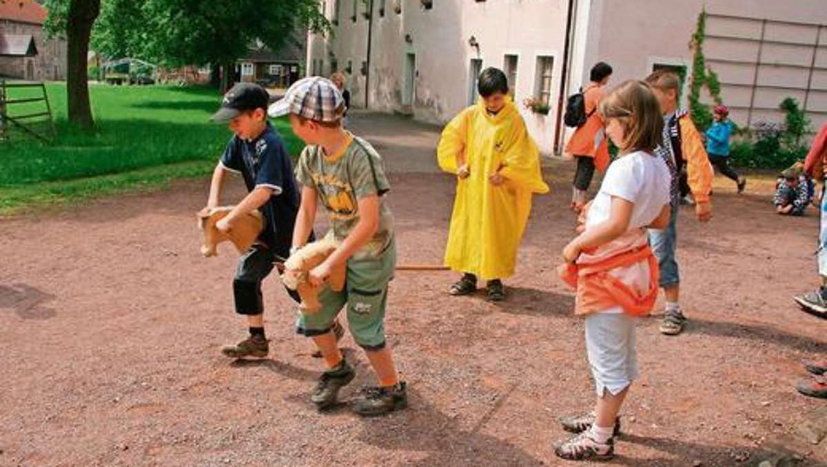 Hildburghausen: Historisches Kinderspielzeug und alte Kulturen