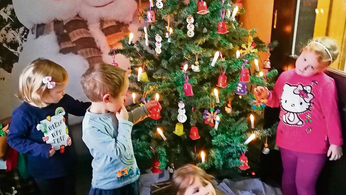 Elgersburg: Kinder kreieren Baumschmuck aus Müll