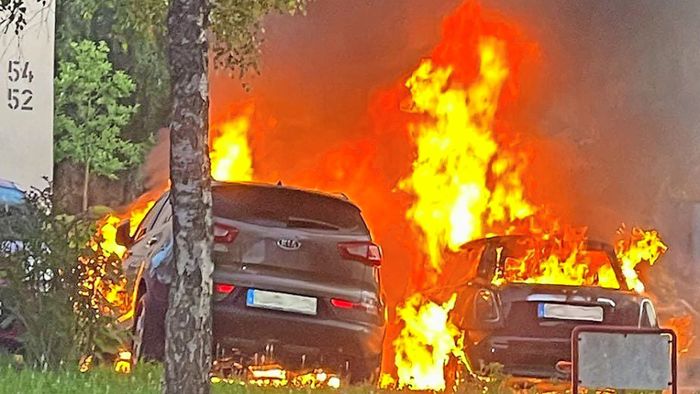 Einsatz in Coburg: Autos in Flammen