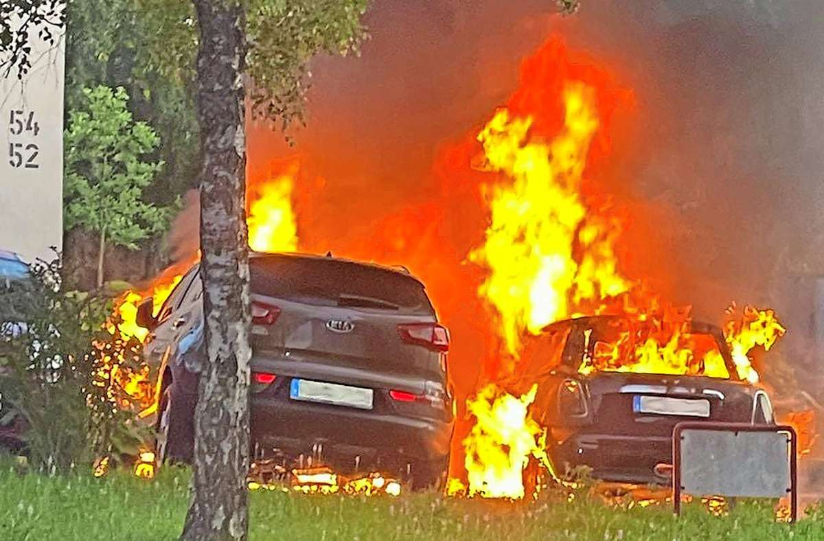 Zwei Autos standen am frühen Sonntagmorgen in Coburg in Flammen.