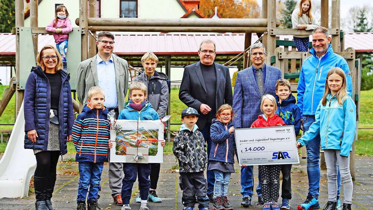 Kinder- und Jugenddorf Regenbogen: 14.000 Euro: Großer Spendenscheck für die Kleinen