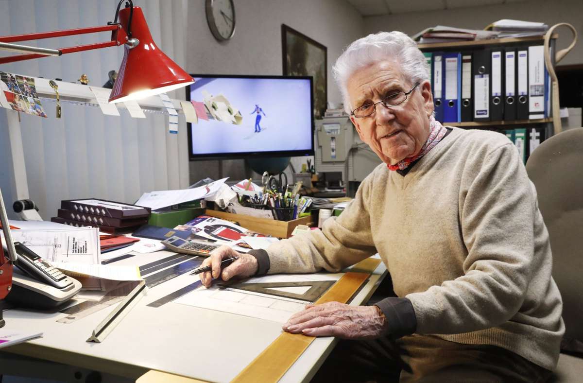 Walter Wolf am Schreibtisch. Foto: Michael Bauroth/Michael Bauroth
