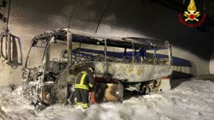 Busfahrer rettet 25 Kinder aus brennendem Fahrzeug
