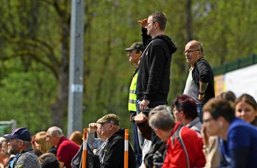 Bitte genau hinschauen: Die Hildburghäuser Fans erleben am Sonntag den (vorerst) letzten Heimauftritt von Trainer Mario Lochmann. Foto: /Bastian Frank