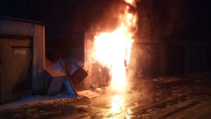 Garage in Flammen: Brandstiftung vermutet