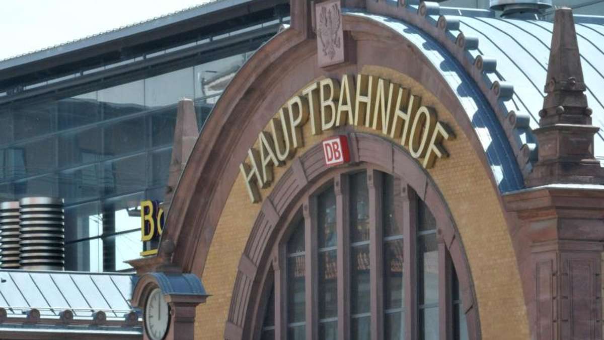Thüringen: Betrunkener springt auf Güterzug und schlägt Lokführer
