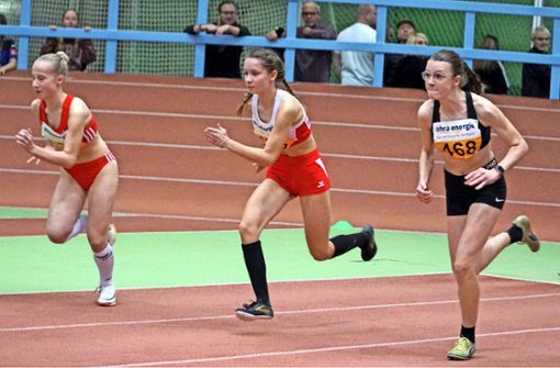 Kraftvoll,  konzentriert: Smilla Bauer (rechts) beim  60-Meter-Sprint in Erfurt. Foto: /Theo Schwabe