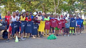 Rührende Spende für  Fußballclub in Tansania