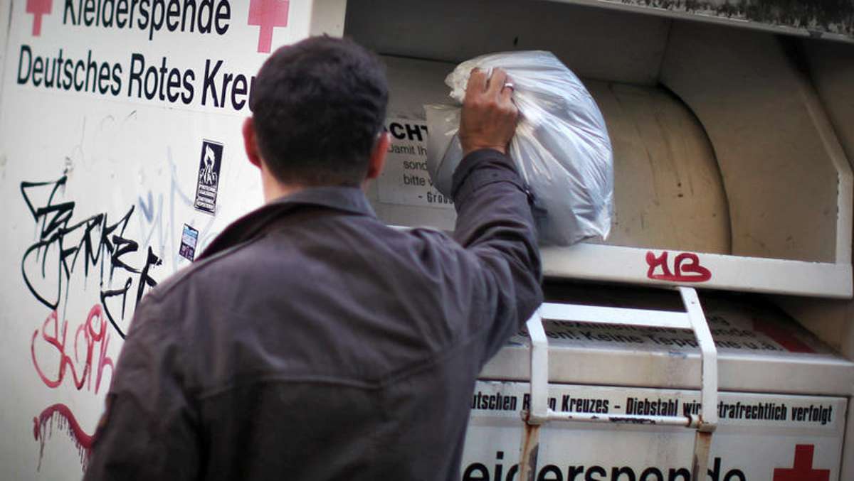 Bad Salzungen: Mehrere tausend Euro in Altkleidersammlung geworfen