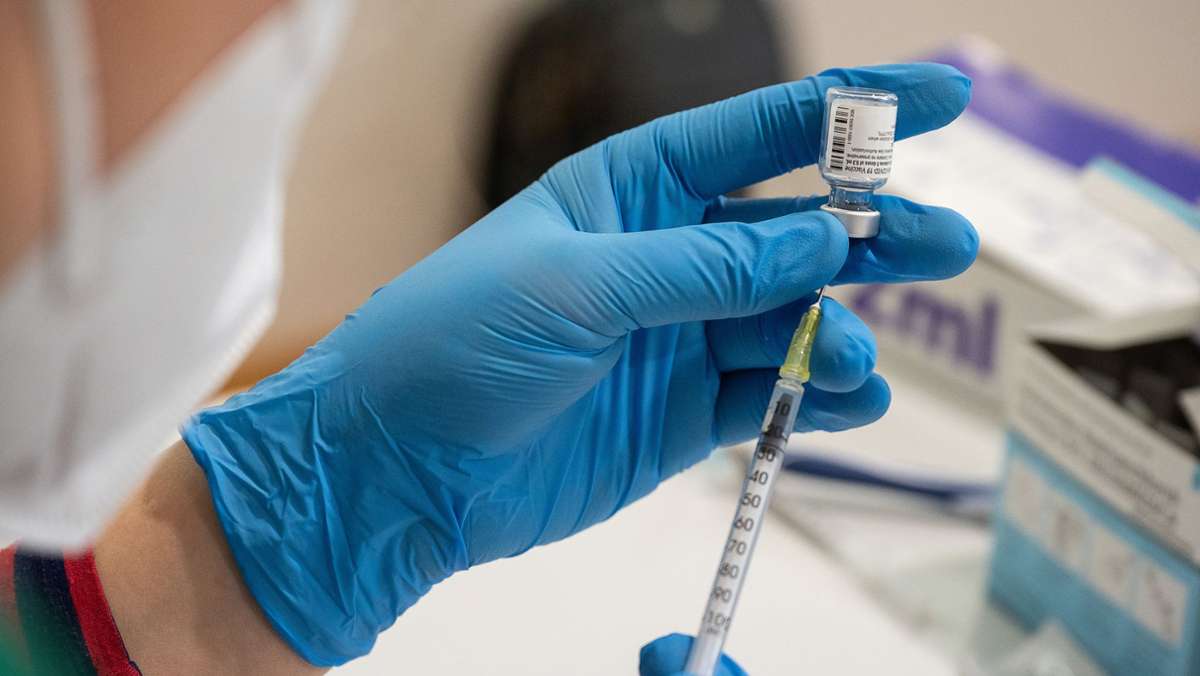 Coronavirus in Deutschland: Berichte: Biontech-Impfstoff stoppt Virusübertragung zu fast 90 Prozent