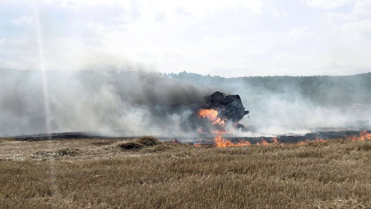 Oberzella: Heuballenpresse geht in Flammen auf - 45.000 Euro Schaden