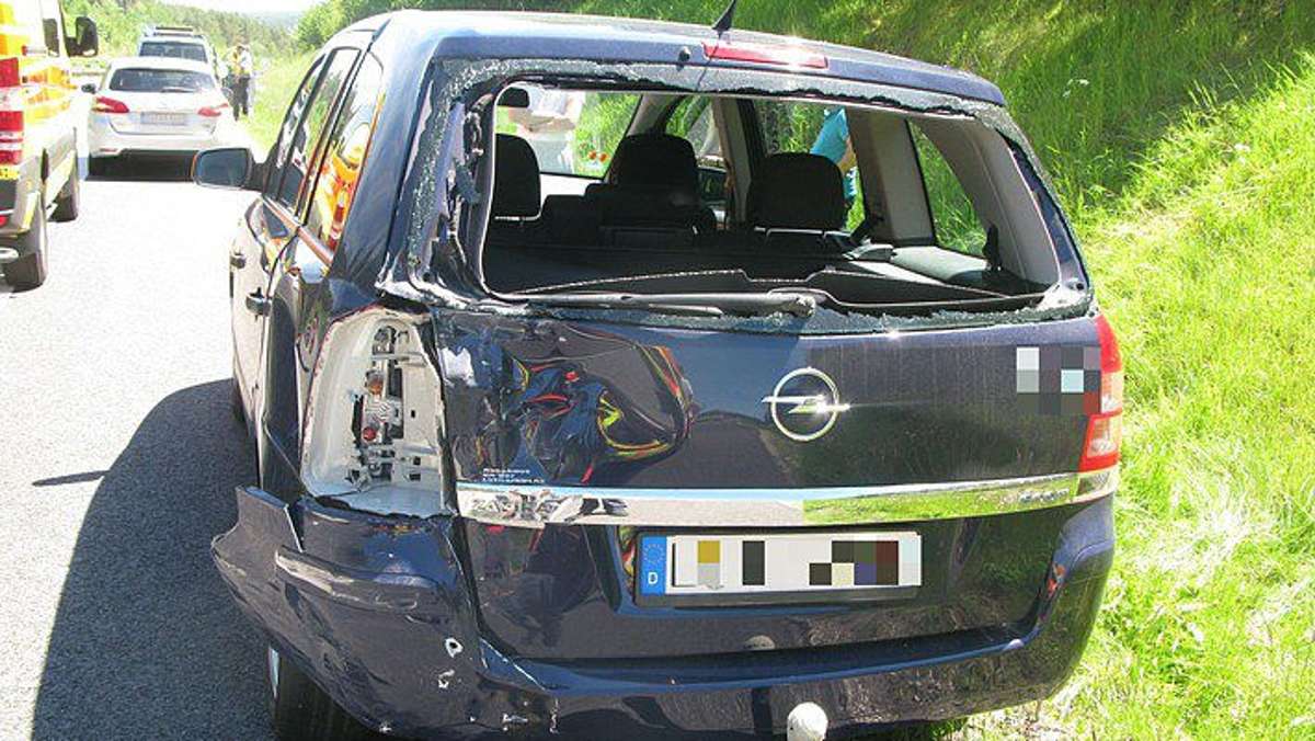 Thüringen: Rettungsgasse missachtet: 22-Jähriger rauscht in Stauende und rammt zwei Wagen