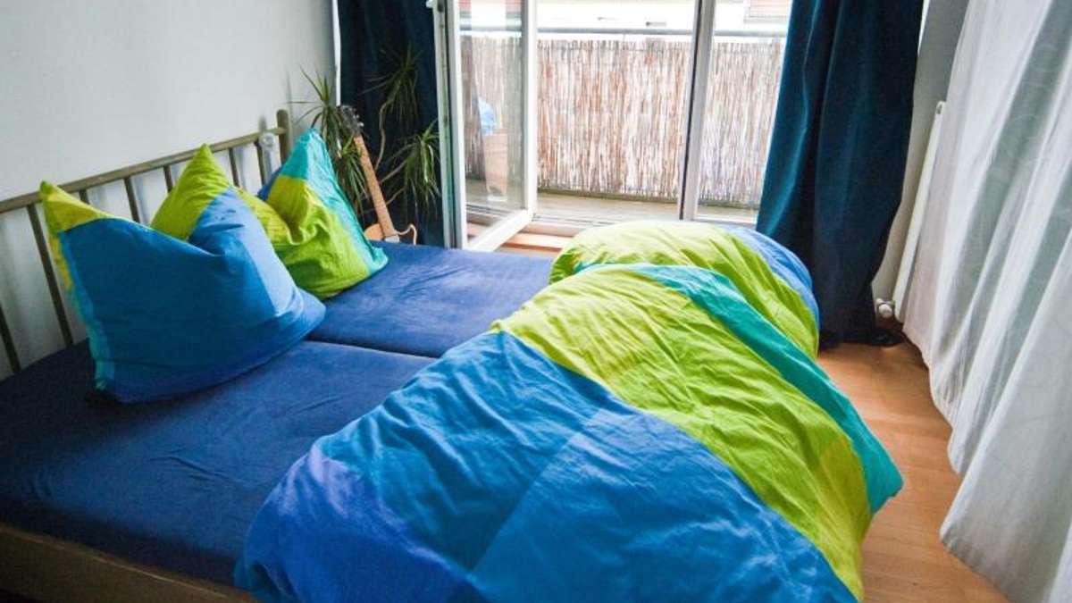 Sonneberg/Neuhaus: Straftäter unter Bett versteckt: Polizisten helfen ihm aus Versteck