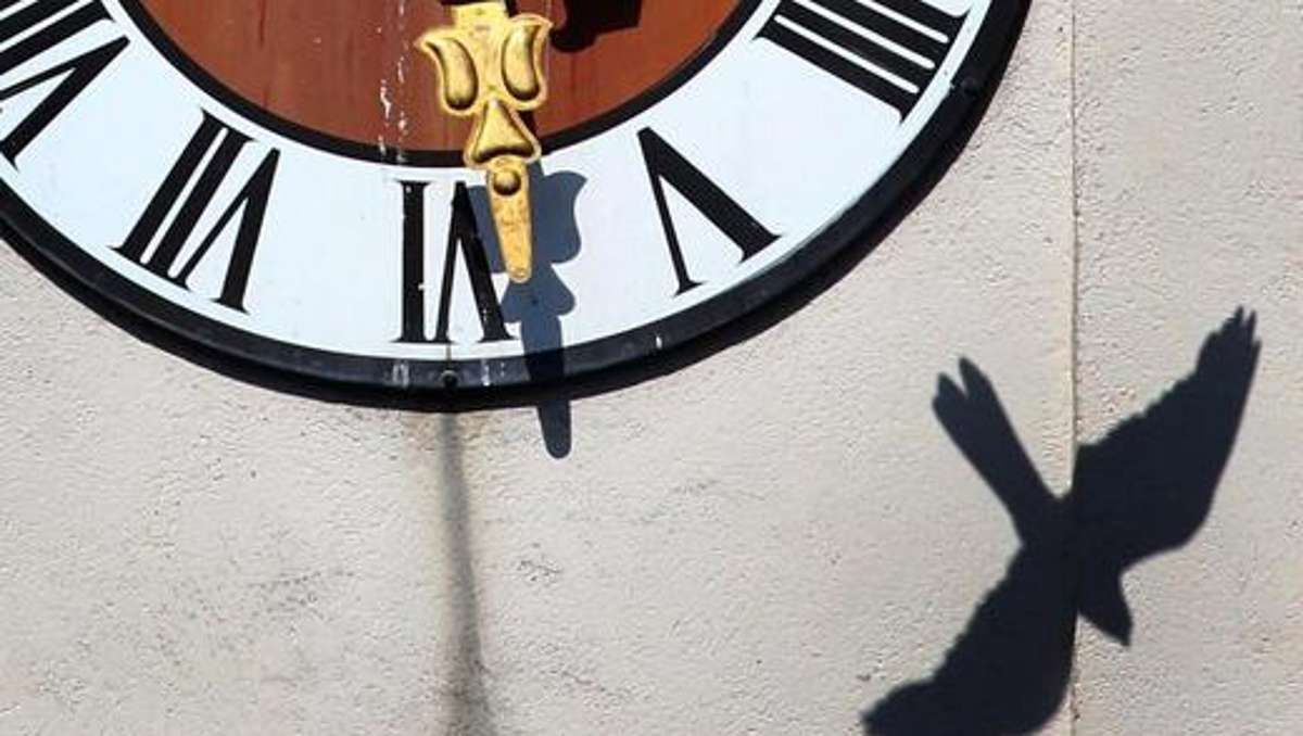 Ilmenau: Aufs Gerüst gestiegen und Kirchturm-Uhr beschädigt