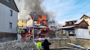 Weiterleitung >>>Dachstuhl eines Wohnhauses in Flammen