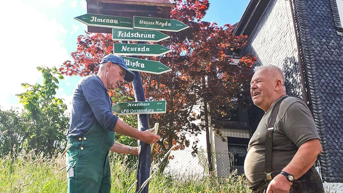 Erlös gut angelegt: Neue Schilder weisen in Bücheloh den Weg