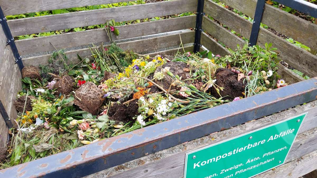 Probleme auf dem Friedhof: Steckmasse ist nicht kompostierbar