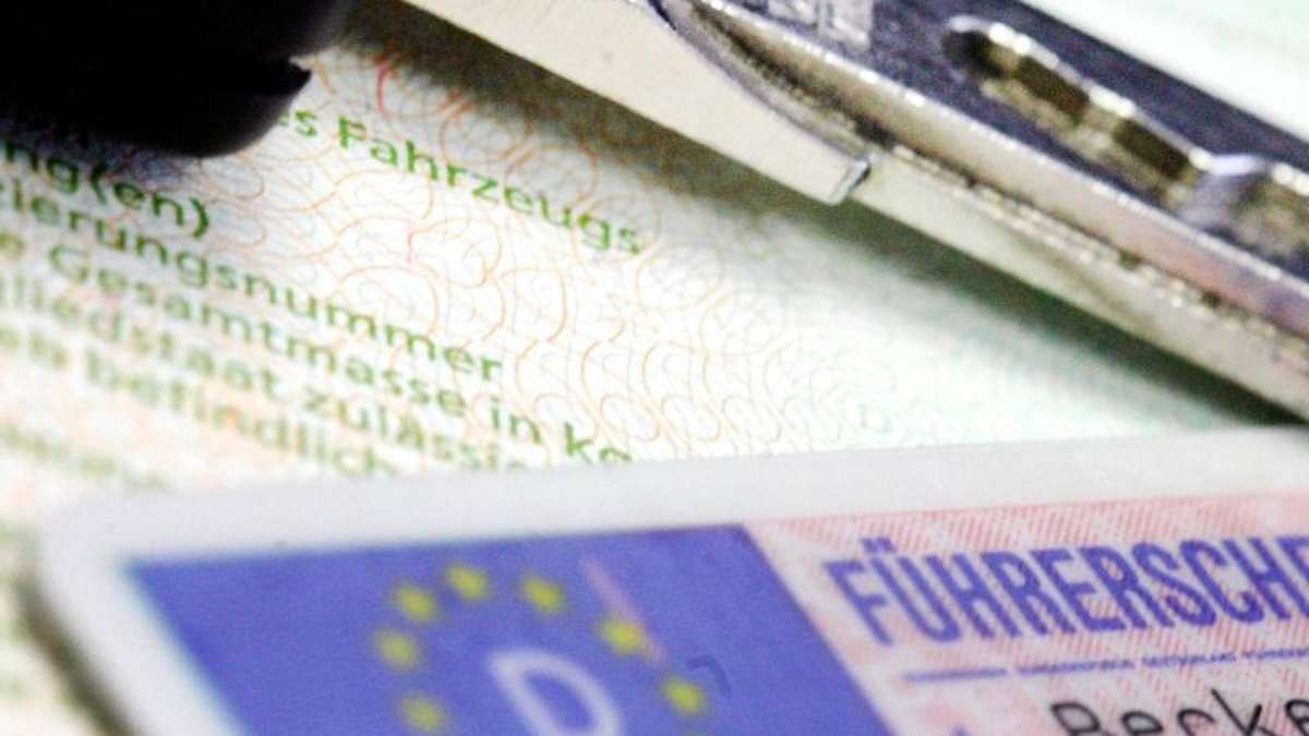 Nachbar-Regionen: Frau fährt zwei Jahre ohne Führerschein, Thüringer 20