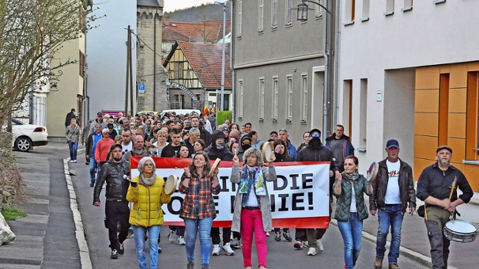 Protest in Meiningen: Demonstration: „Wir sind nicht das Vieh der Pharmaindustrie“