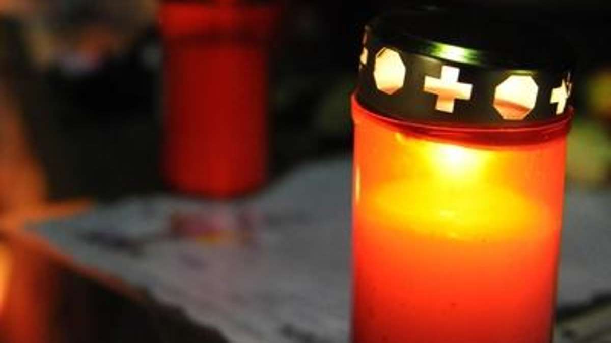 Hof: Halloween: 31-Jähriger wirft Barkeeper Grablicht gegen Kopf