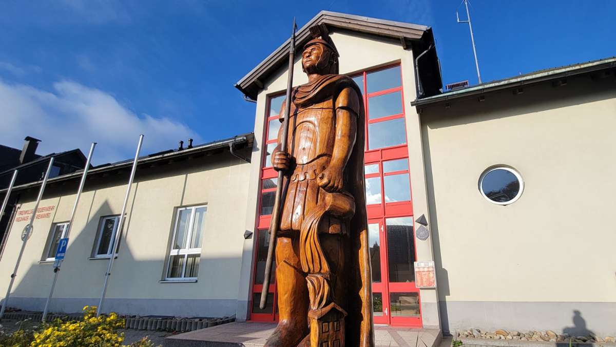 Feuerwehr-Zentrum Neuhaus: Stadtchef und Stadtrat sind sich uneins