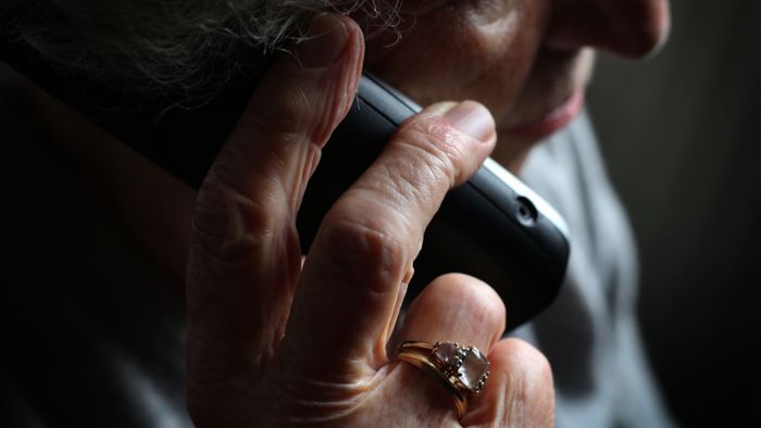 Am Telefon: 84-Jährige lässt Telefonbetrüger eiskalt abblitzen