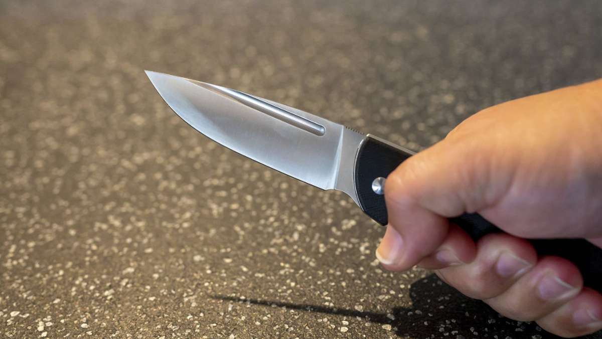Suhl: Mann droht in Einkaufsmarkt mit Messer