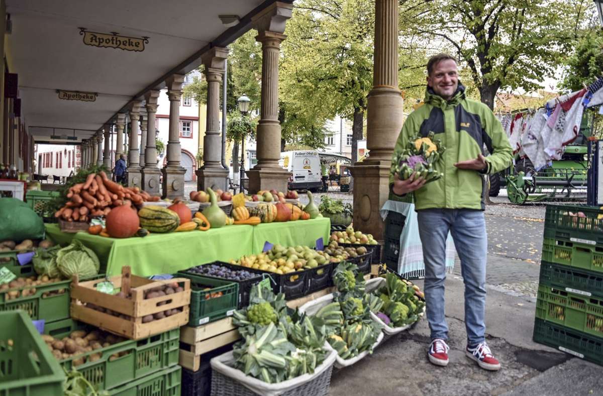 Erntefrisches Obst und Gemüse, wie hier vom „Grünen Günther“ gehören zum Herbst- und Bauernmarkt dazu. Foto: Berit Richter