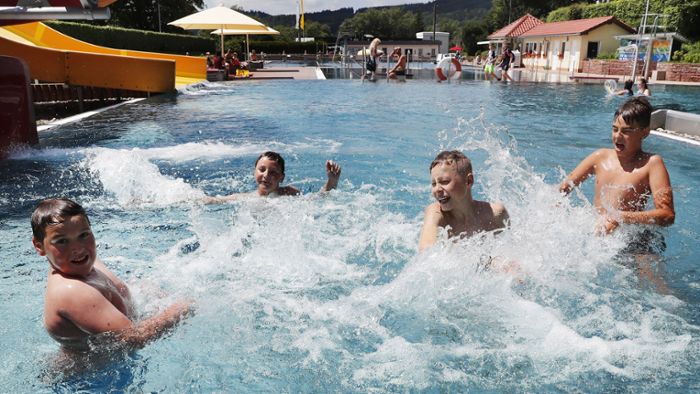 Schwimmbäder in Zella-Mehlis: Freibadticket sorgt für emotionalen Ausbruch