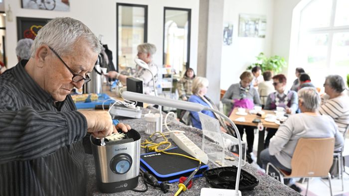 Reparatur-Café: Alte Geräte vor der Schrotttonne retten