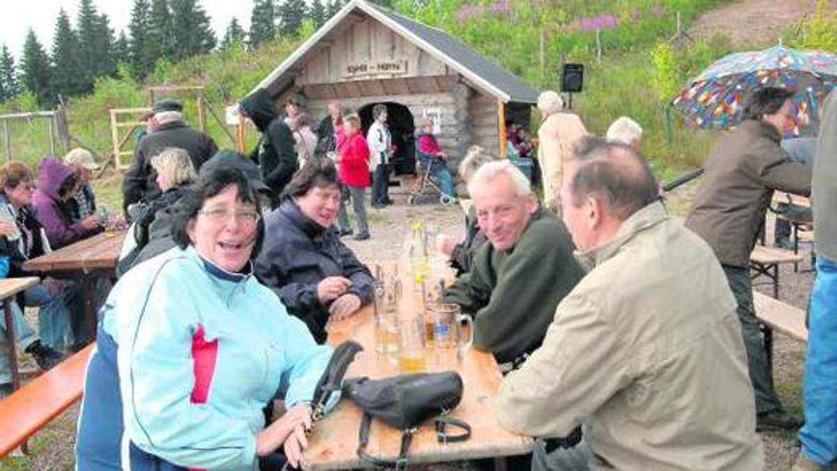 Ilmenau: Fest an der Kyrill-Hütte lockt Besucher in den Wald
