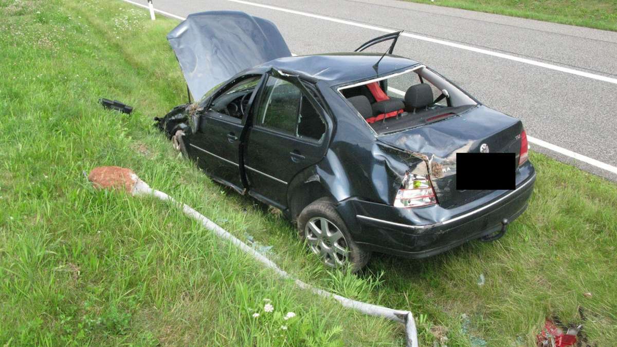 Thüringen: Auto überschlägt sich auf A 73 bei Suhl: Fahrer hat Kreislaufprobleme