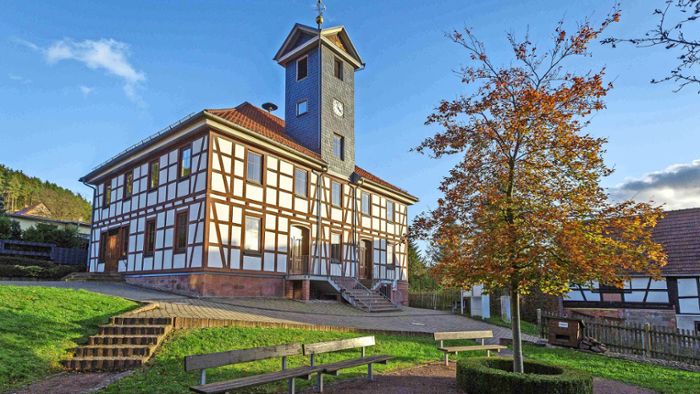 Altersbach: Fassade, Wegebau und Feuerwehrgarage
