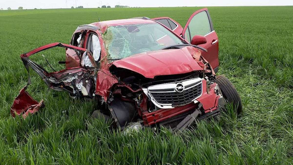 Thüringen: Auto überschlägt sich - 63-Jährige wird schwer verletzt