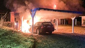 Brennende Autos beschäftigen Feuerwehr und Polizei