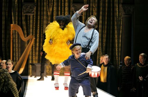 Szene aus dem zweiten Akt „Tannhäuser“ mit Manni Laudenbach, Stephen Gould und Le Gateau Chocolat. Foto: Enrico Nawrath