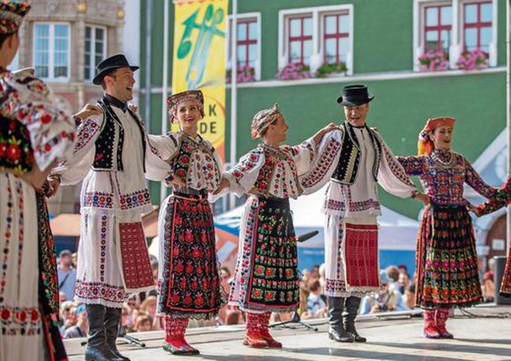 Trotz aller Musik: Auch der Tanz wurde natürlich ausgiebig gepflegt in Rudolstadt - u.a. mit dem Ensemble "Lado" aus Kroatien.