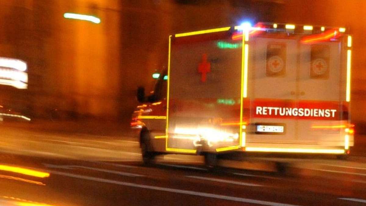 Thüringen: Fahrerin überschlägt sich bei Regen mit Auto: Zwei Schwerverletzte