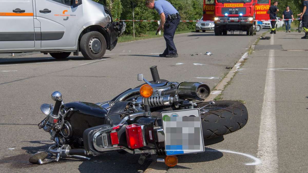 Thüringen: Kampf um Überleben: Biker verliert bei Unfall mehrere Körperteile