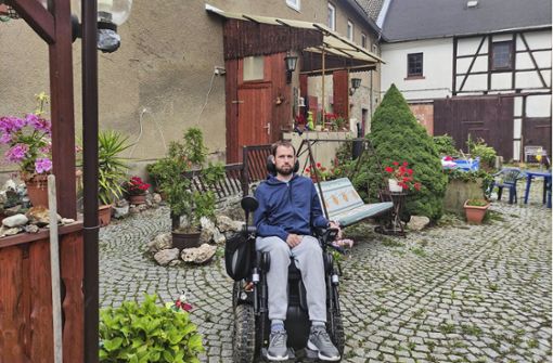 Dirk Schubert aus Göschitz sitzt inzwischen dauerhaft im Rollstuhl. Sein Herz arbeitet nur noch zu 50 Prozent. Foto: /Aktion Sonnenherz