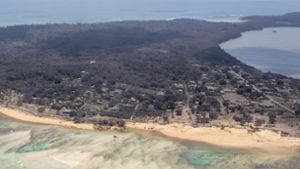Nach Vulkanausbruch in Tonga: Erste Hilfsflüge landen  –  Angst vor Corona