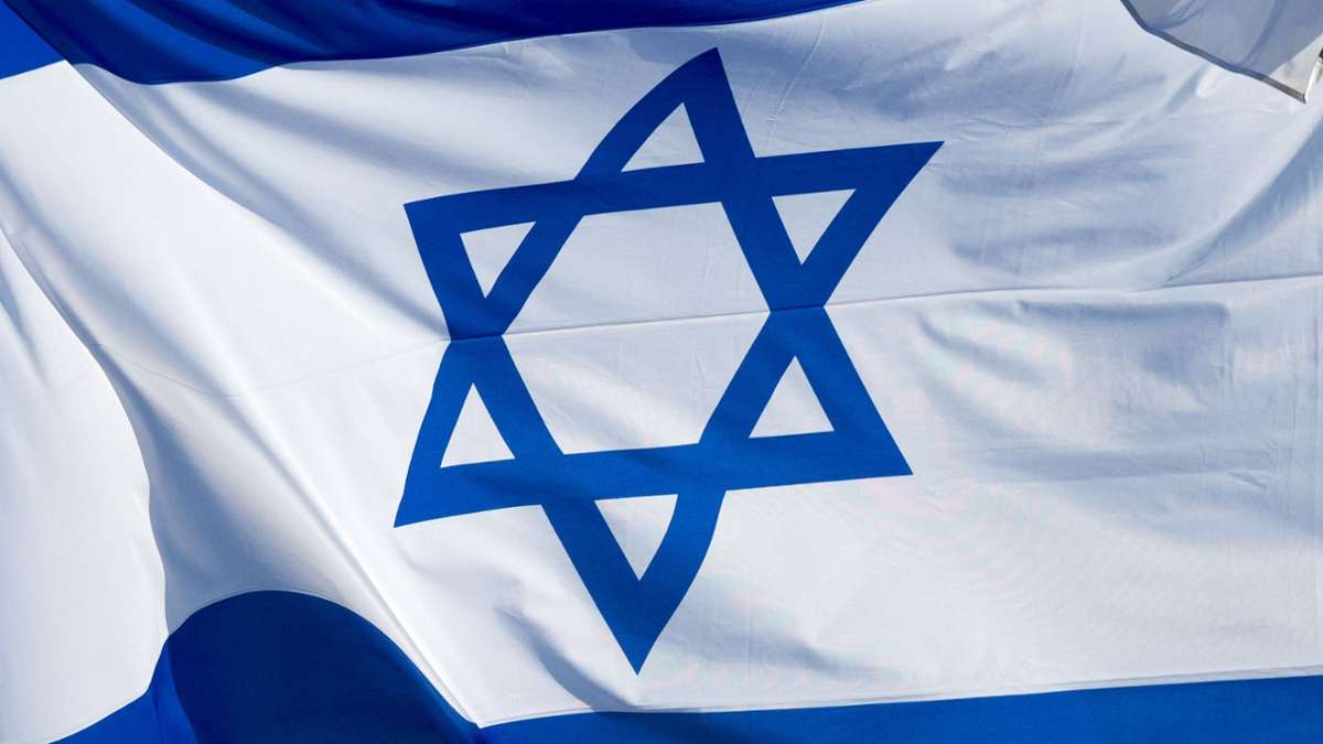 Antisemitismus: Beschuldigter nach Angriff auf Israel-Flagge gefasst