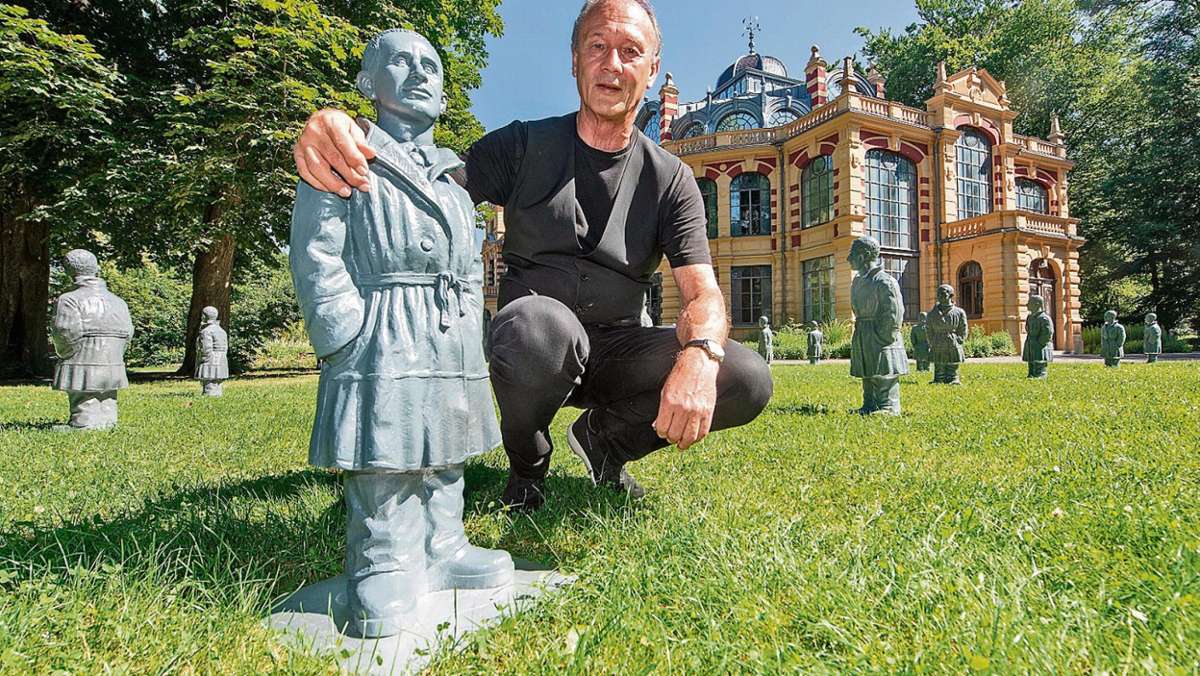 B: Brecht kehrt als Plastefigur nach Augsburg zurück