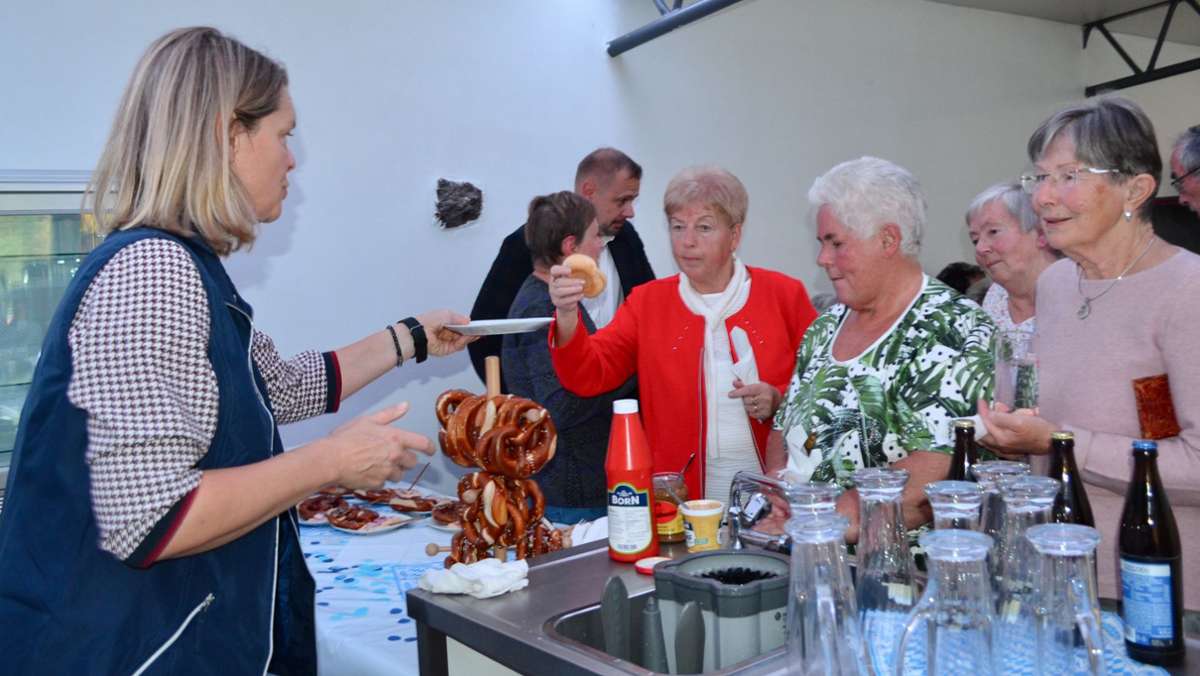Im Waldbad-Café: Geschwendaer feiern Oktoberfest