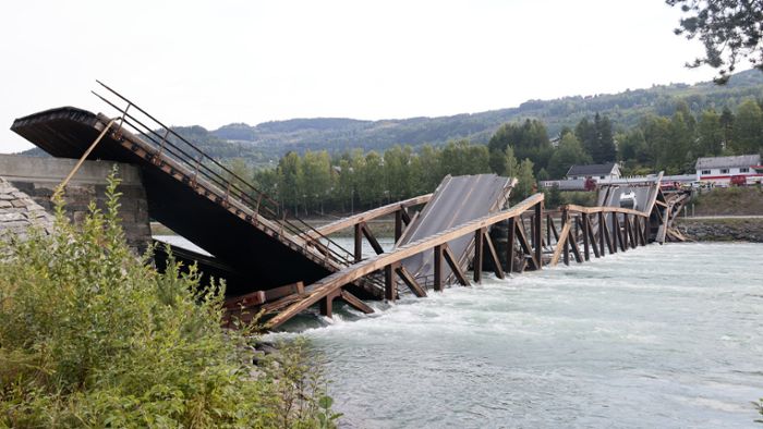 Norwegen: 150 Meter lange Brücke stürzt ein