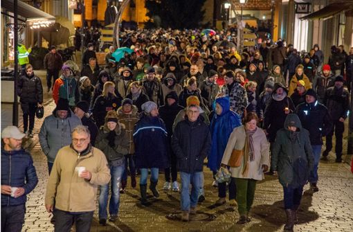 In Meiningen zogen am Montagabend 800 Personen durch die Straßen. Foto: /Erhard Driesel