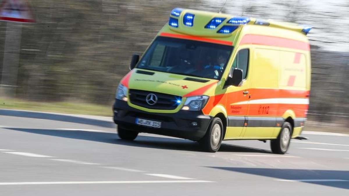 Thüringen: 36-Jähriger liegt betrunken und schwer verletzt unter Motorrad