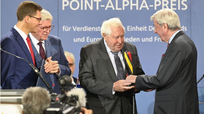 Festakt in Gedenkstätte bei Geisa: Point-Alpha-Preis für „Unikat“ Bernhard Vogel