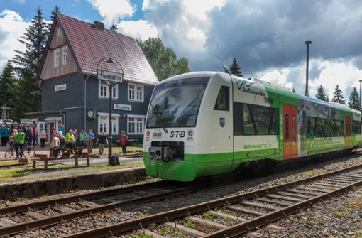 Zum Rennsteig fährt sie planmäßig: Süd-Thüringen-Bahn (STB) Foto: ari ( Michael Reichel )/ari