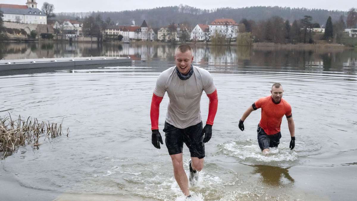 Extremsportler: Beinhartes  Härtetraining  im Burgsee